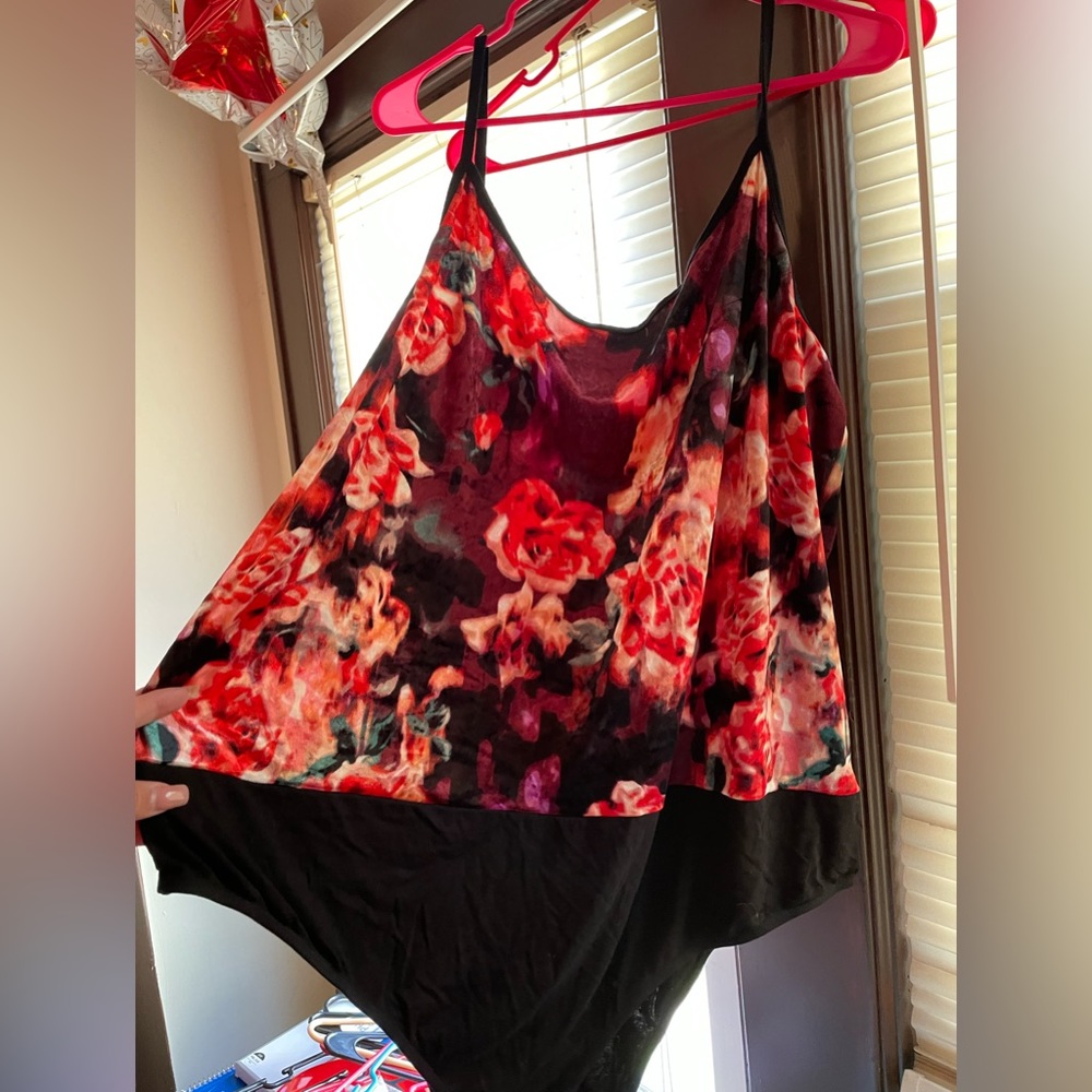 Velour floral body suit new w tag